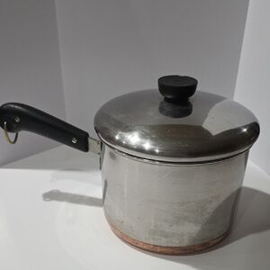 Stainless Steel Saucepan with Black Handle and Lid 3/3.5 Qt